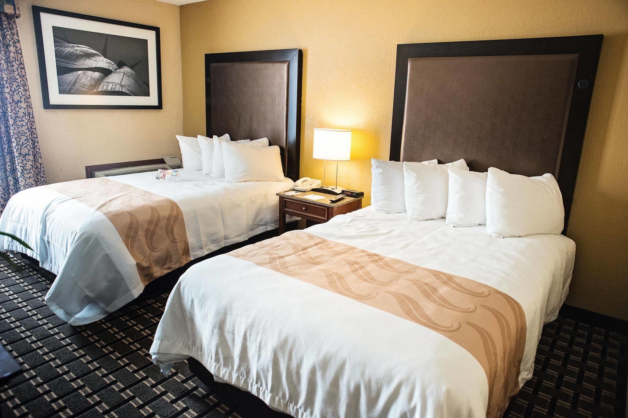 Quality Inn New Kensington Kültér fotó