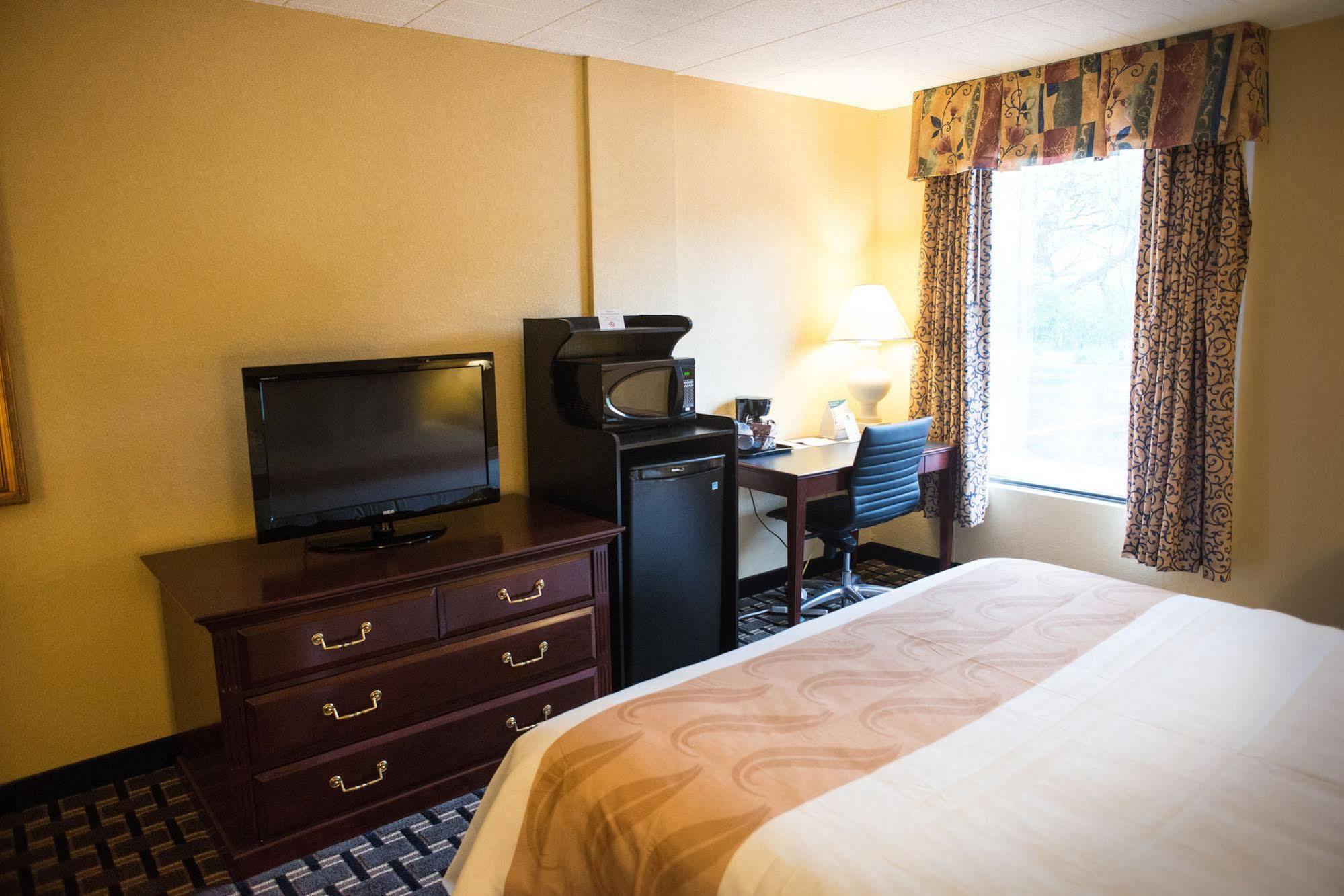 Quality Inn New Kensington Kültér fotó